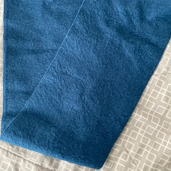 Peruvian Alpaca Camargo dark blue fringe scarf - Picture 11 of 17